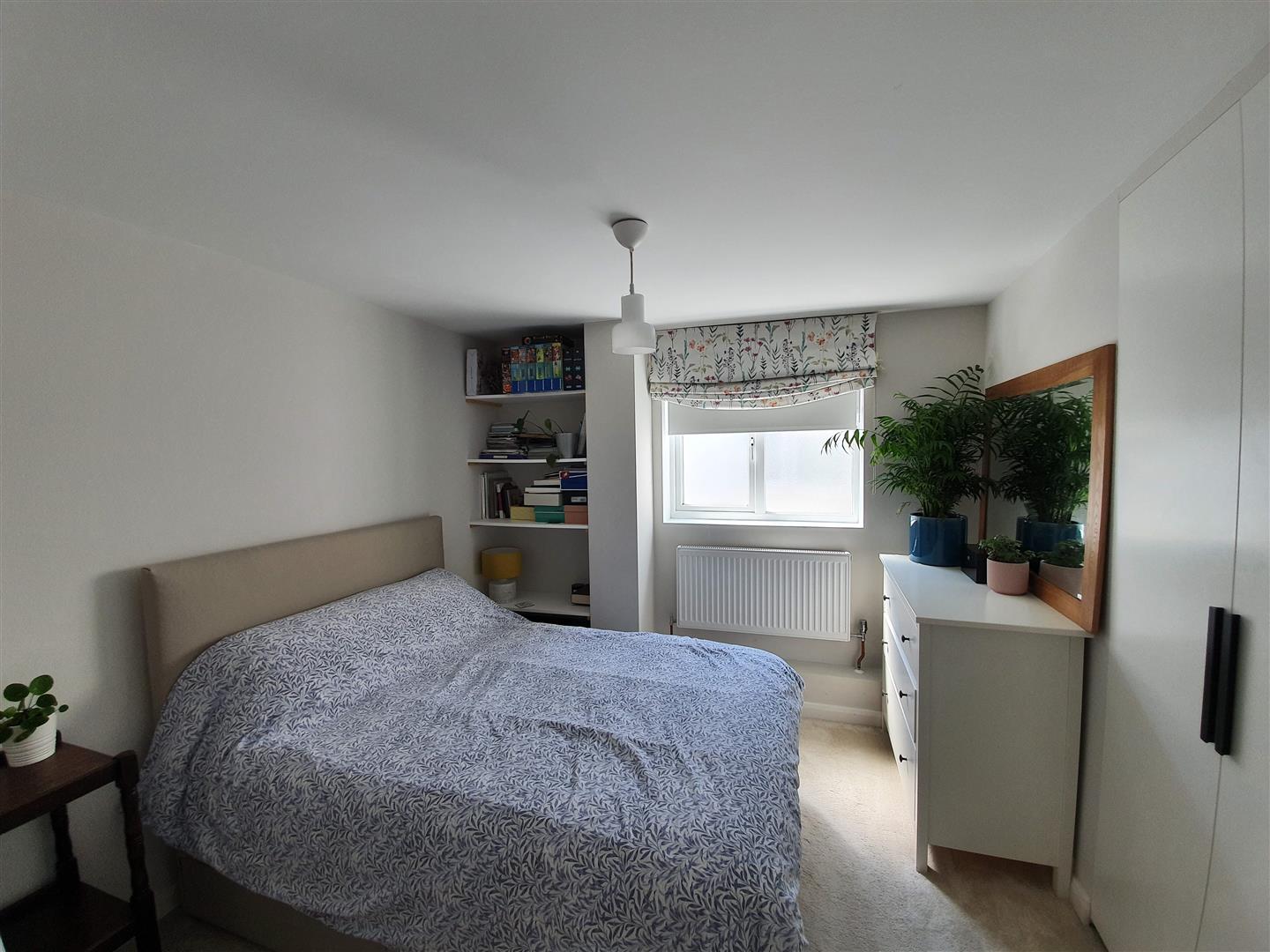 1 bed property in Potters Road, Barnet